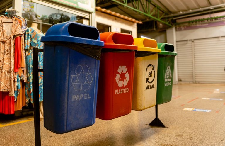 Nouvelles règles de consigne pour le recyclage des plastiques : impact sur les consommateurs