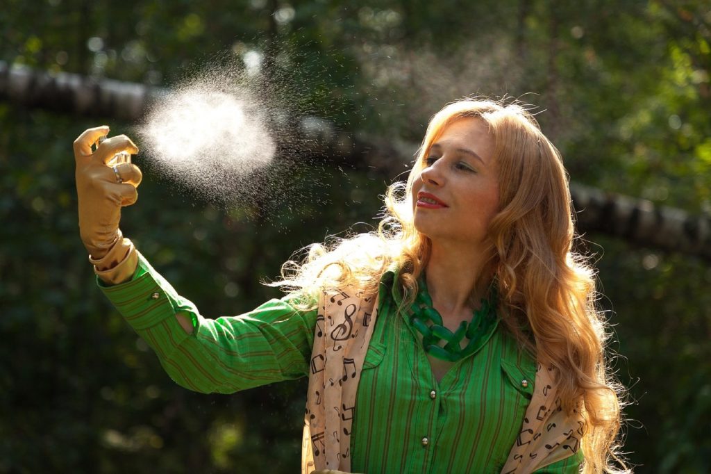Comment choisir un parfum pour une femme : le guide simple