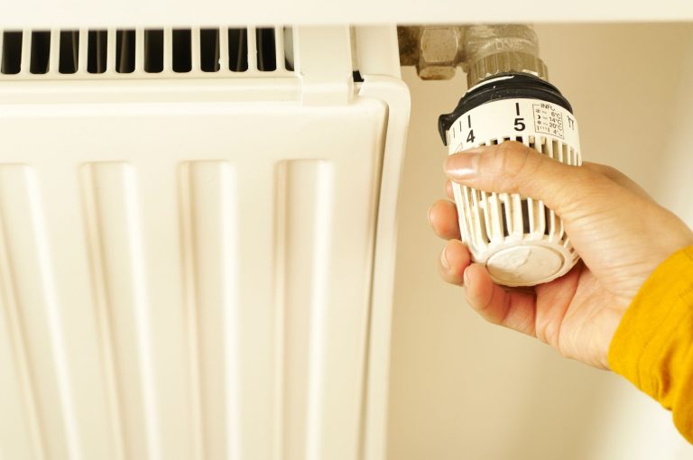 Quel système de chauffage renouvelable choisir ? Un simulateur gratuit vous guide