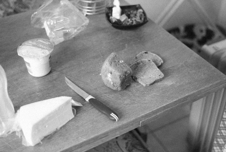 Pourquoi 19 kg de nourriture encore comestible finissent-ils à la poubelle chaque année en France ?